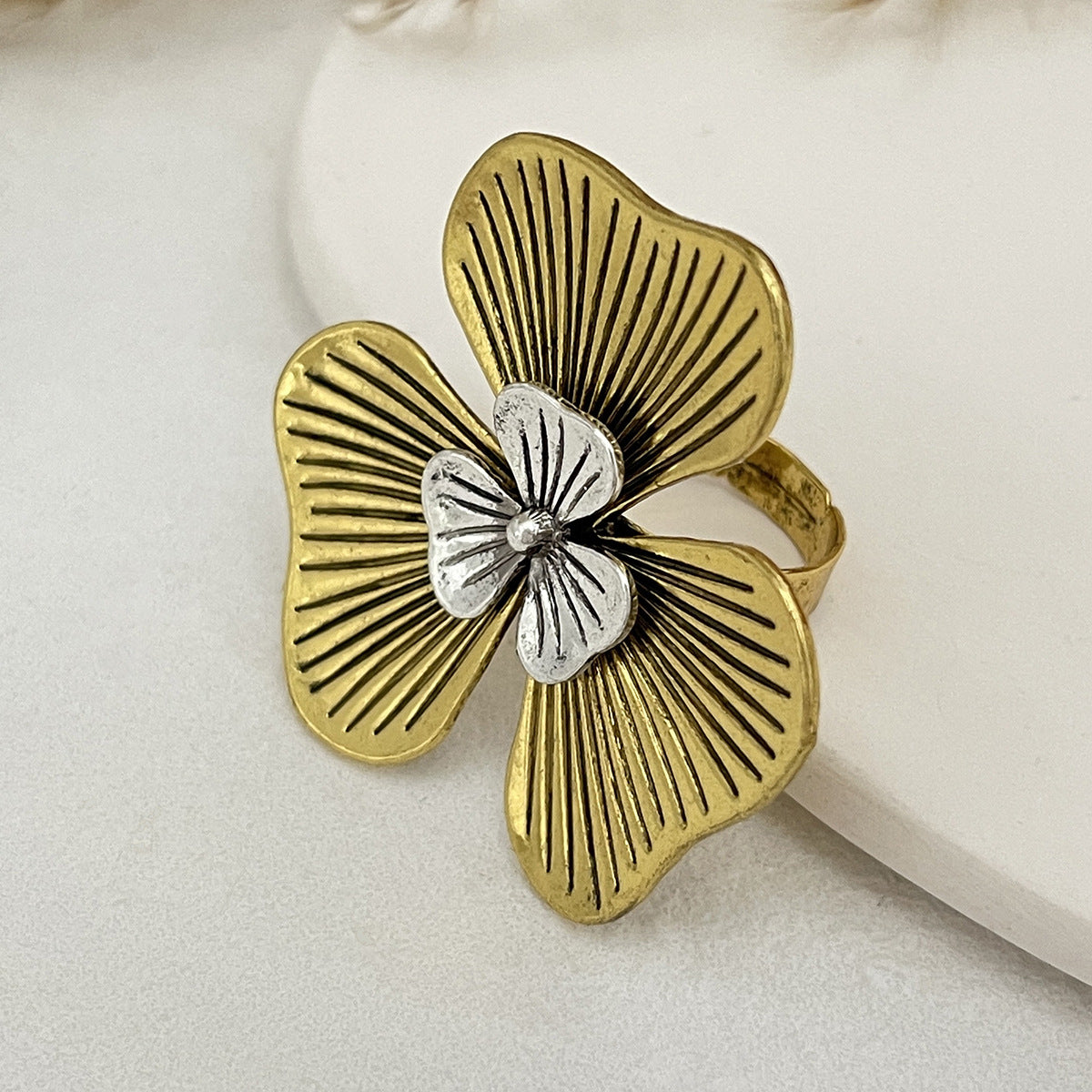 Planderful Vienna Verve Ring – Retro Geometric Design with Adjustable Fit