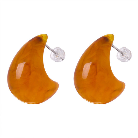 Retro Chic Resin Earrings with a Touch of Luxury for Fashionable Women.