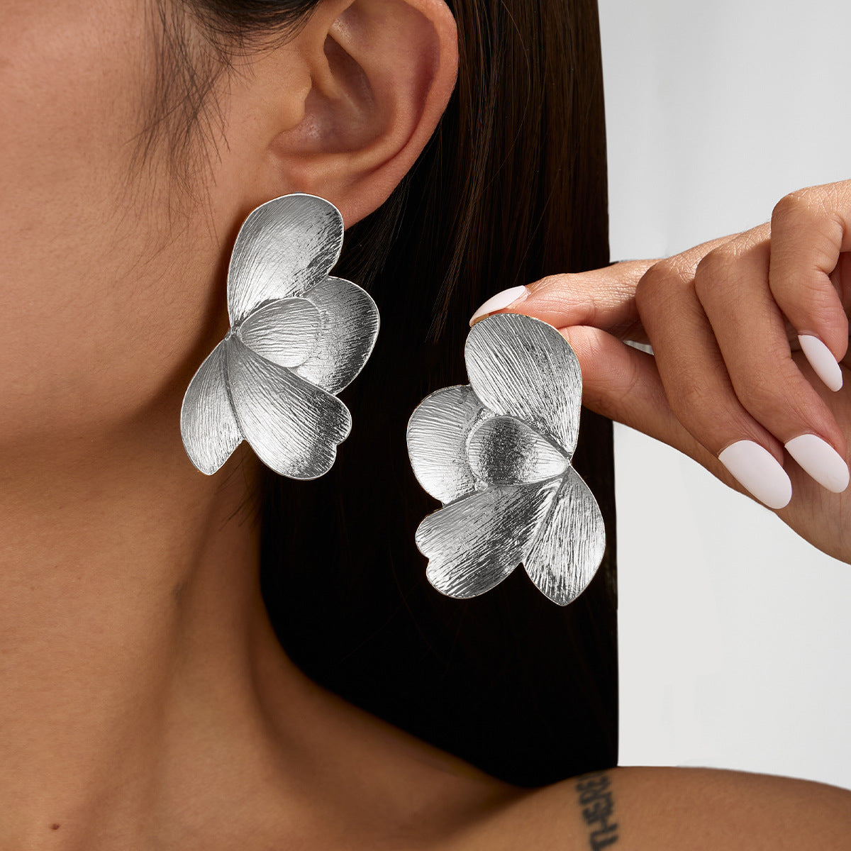 Planderful Vienna Verve Earrings – Retro Leaf Design