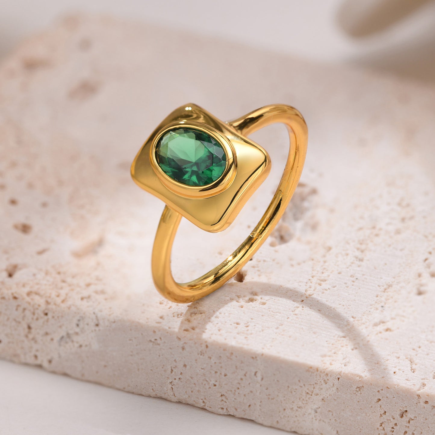 Copper Female Personality Niche Inlaid Green Zircon Ring