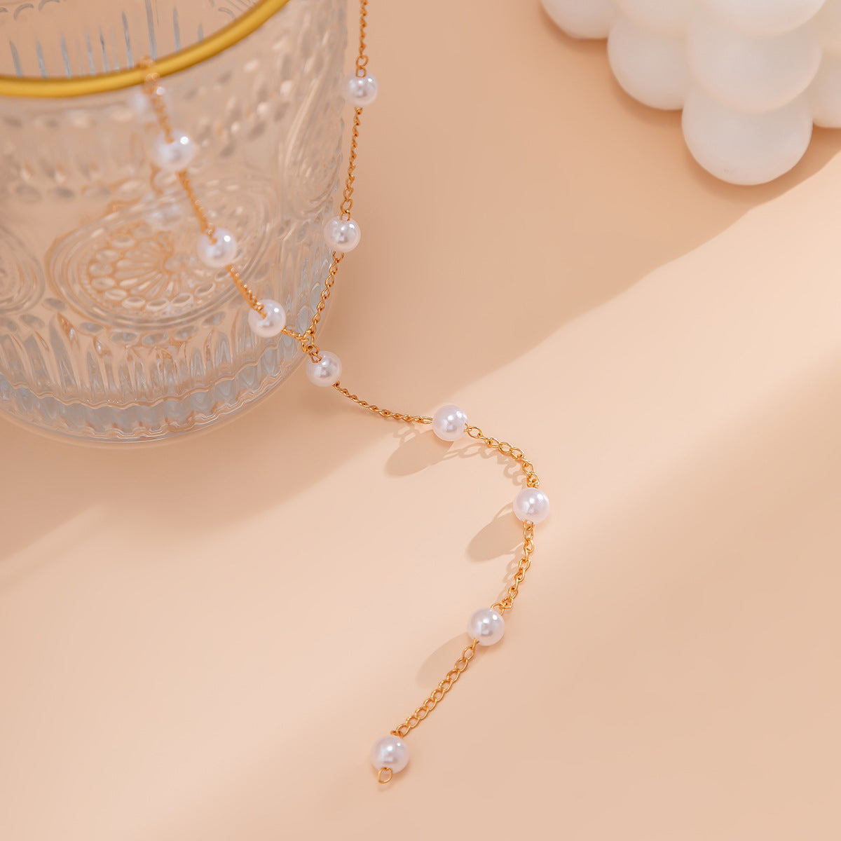 Planderful Vienna Verve Necklace – Elegant Y-Shaped Imitation Pearl Design