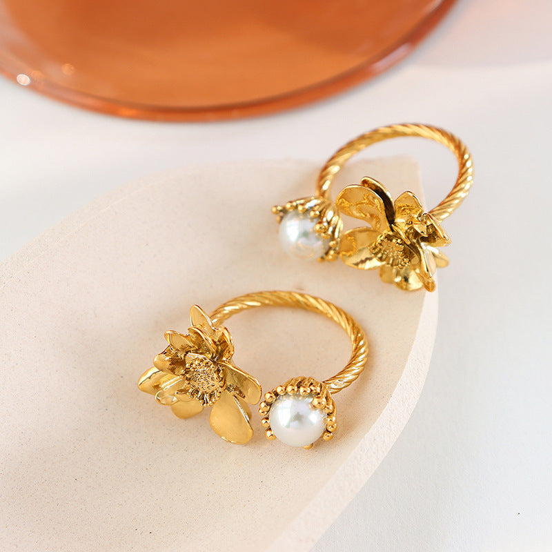 Elegant Brass Floral Ring with Rubber Bead Detail - Women's Unique Design