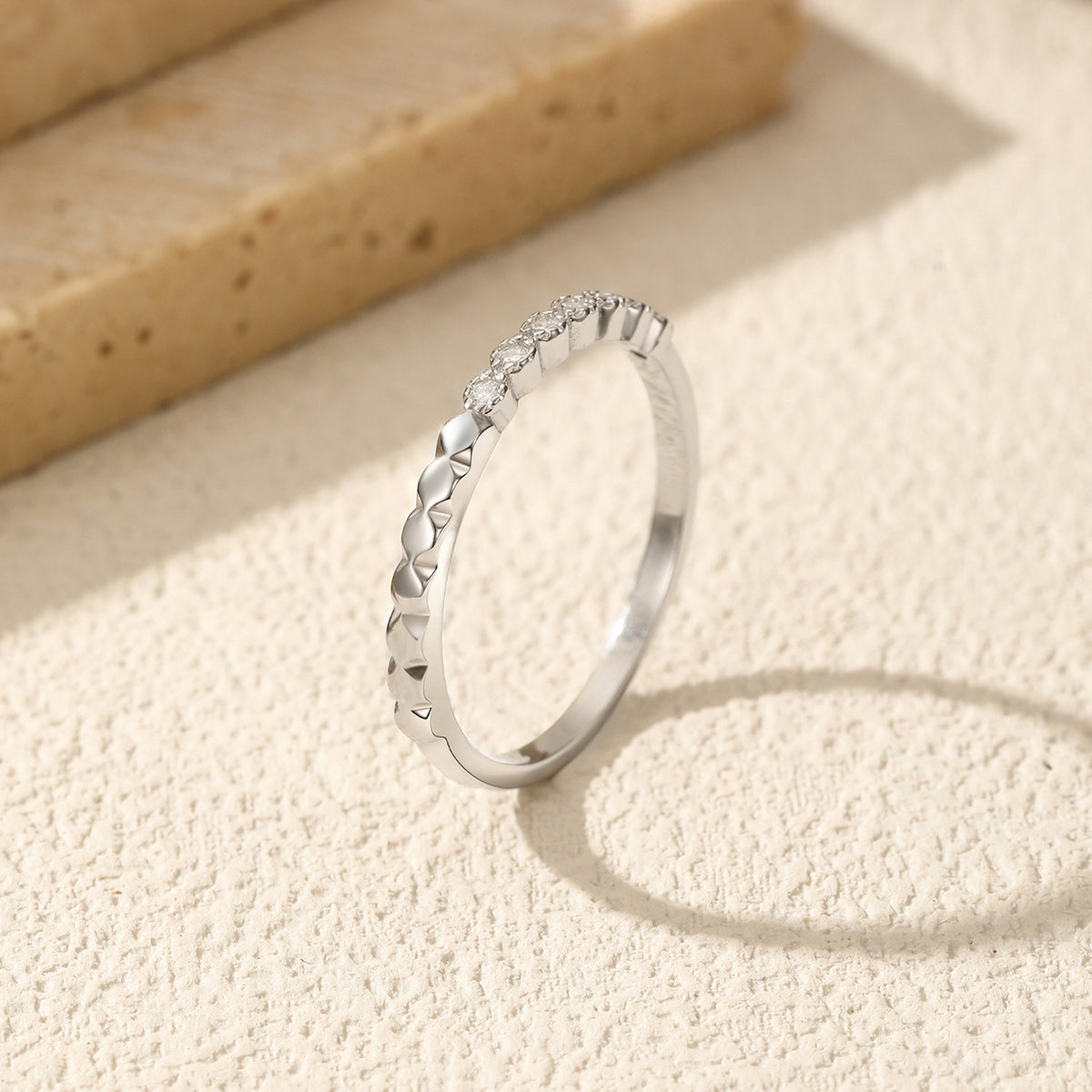 S925 Sterling Silver Wave-Detail Moissanite Band
