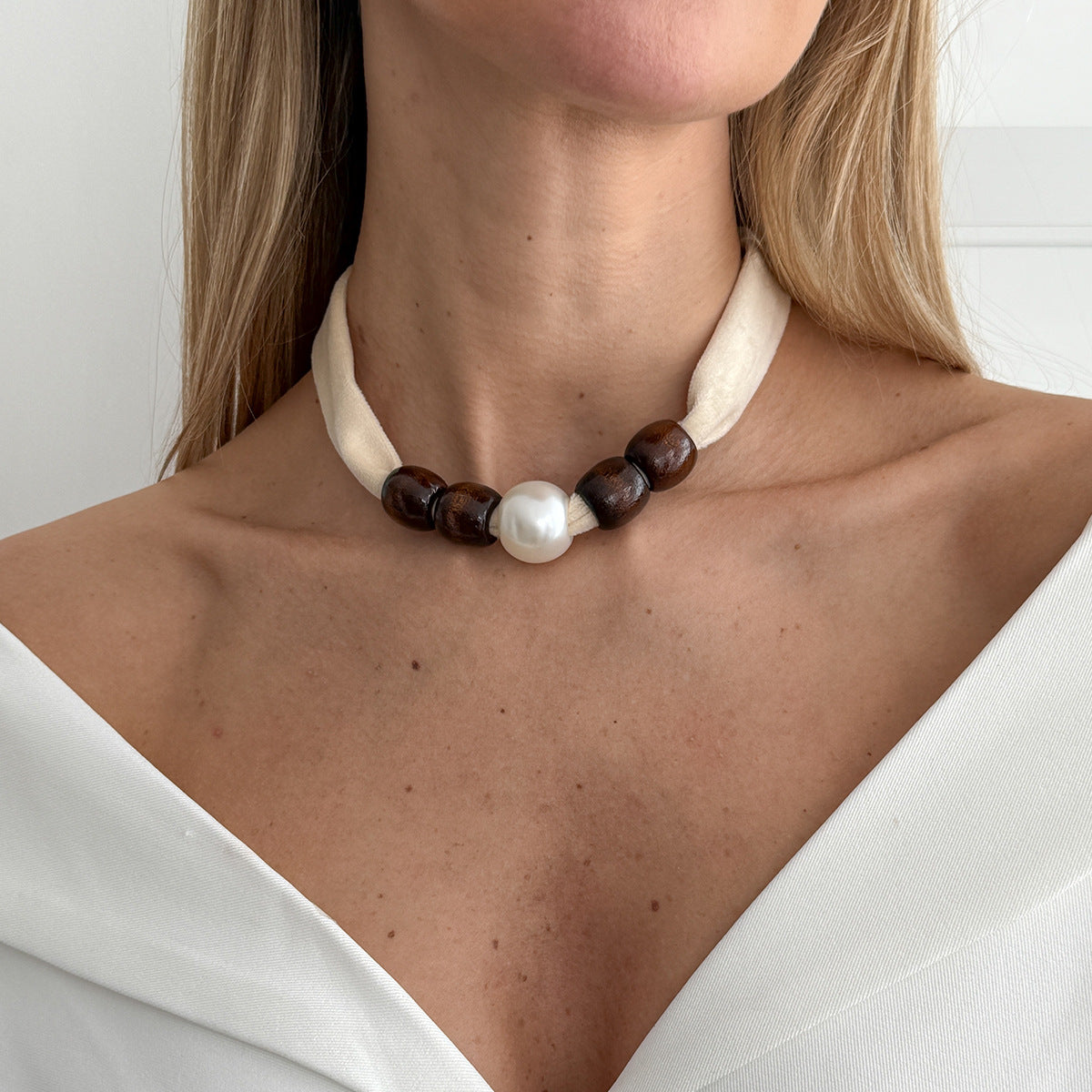 Wood Bead Pearl-Style Collarbone Necklace
