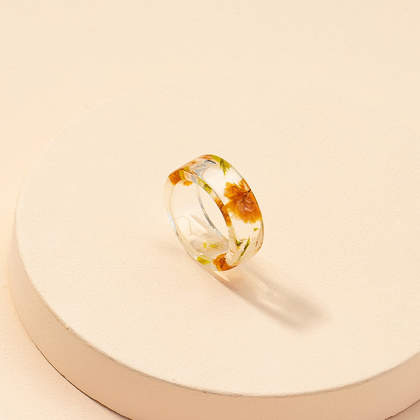 European and American Popular Vienna Verve Resin Ring with Real Flowers