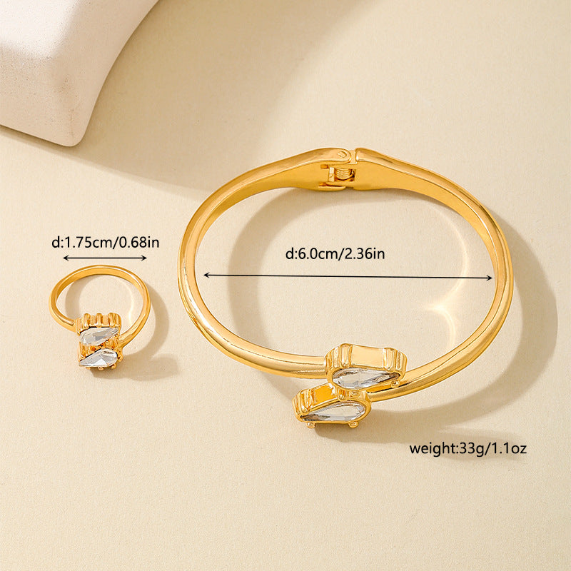 Stylish Metal Texture Snake Head Bracelet Ring Set for Fashion Lovers