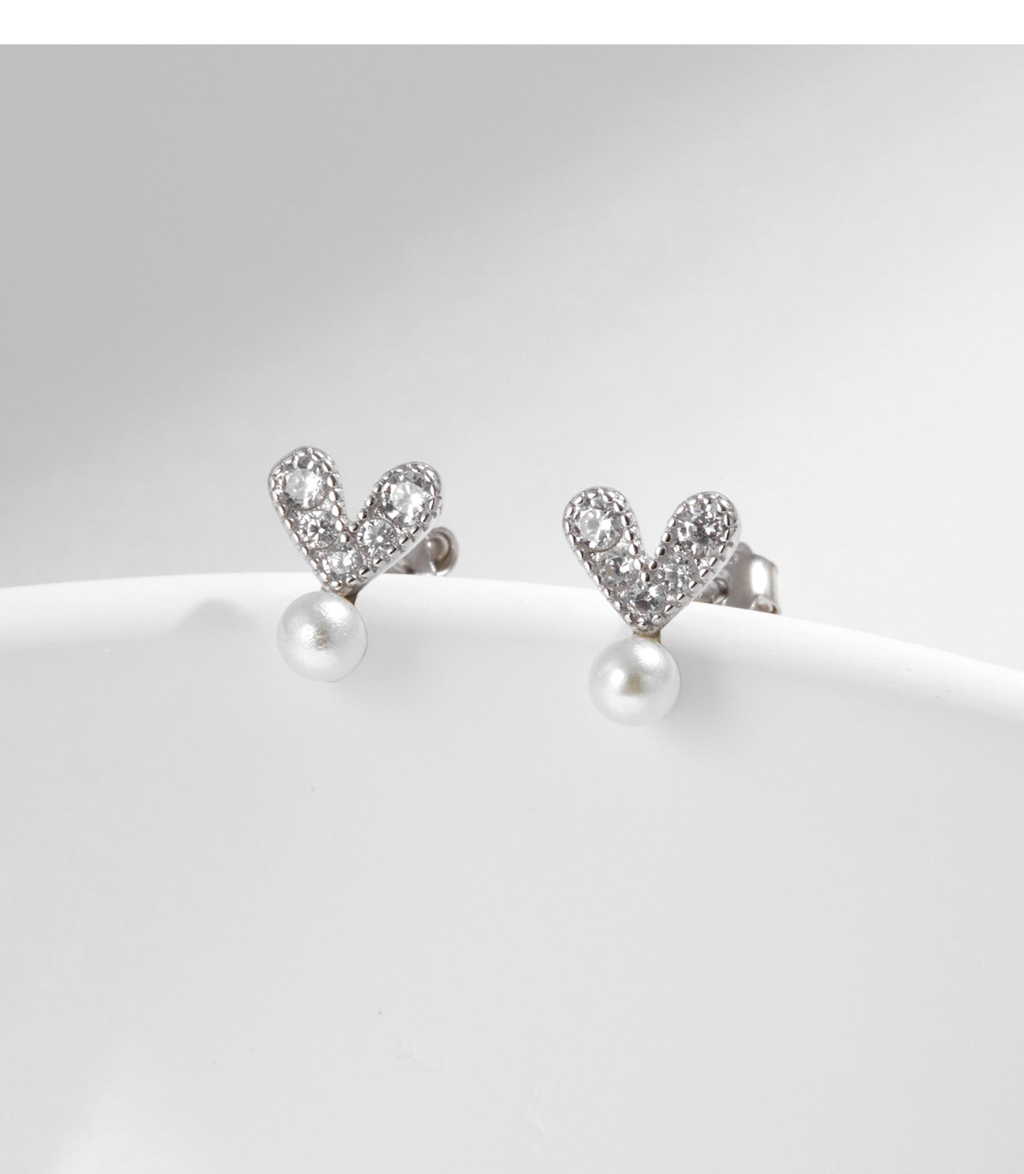 Planderful Everyday Genie Earrings – Exquisite Zircon and Pearl Design