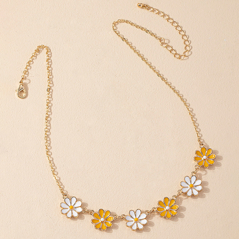 European and American Small Daisy Oil Flower Necklace - Forest Style Daisy Necklace
