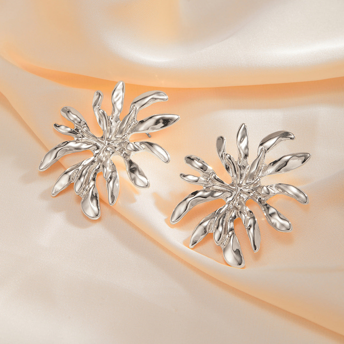 Planderful Vienna Verve Earrings – Retro Leaf Design