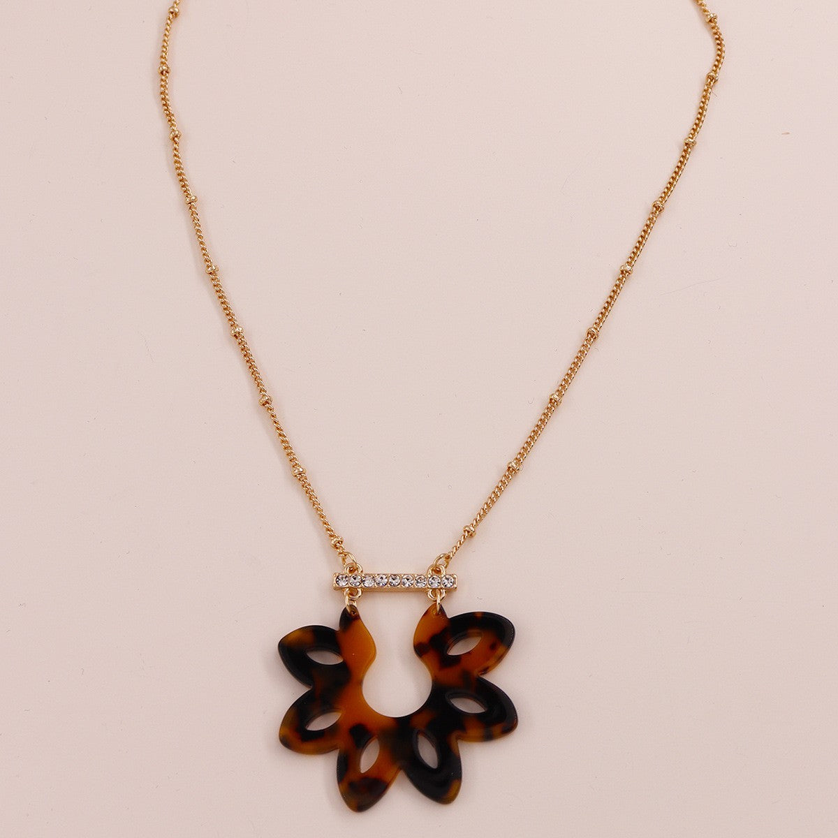 Floral Acrylic Pendant Necklace with European Influence for Women