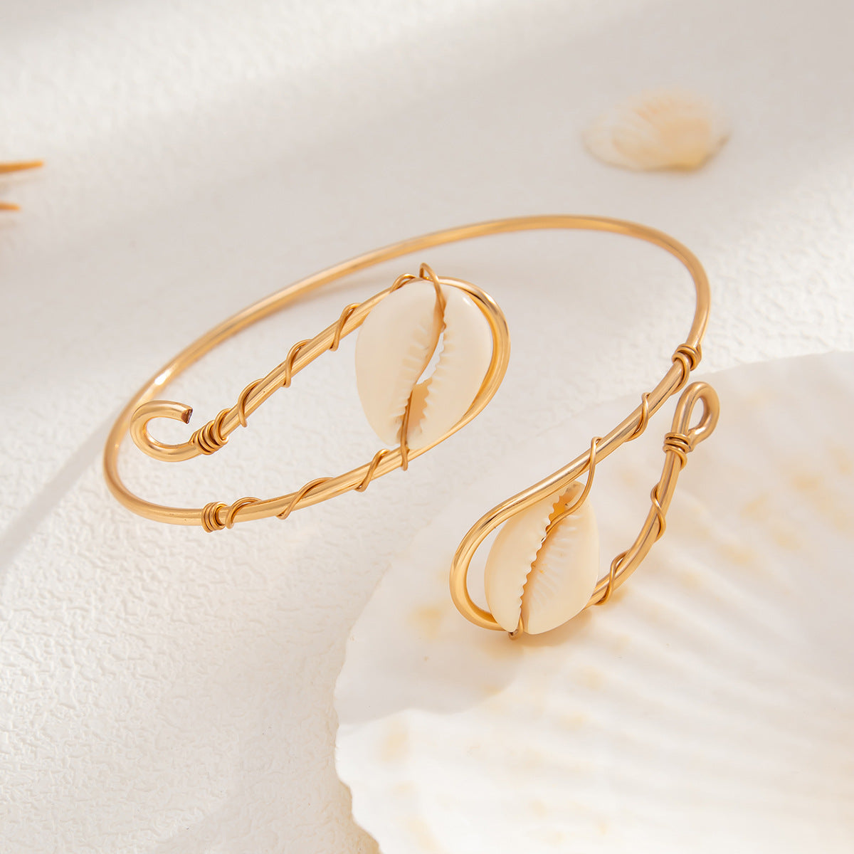 Planderful Vienna Verve Bracelet – Simple Irregular Winding Design