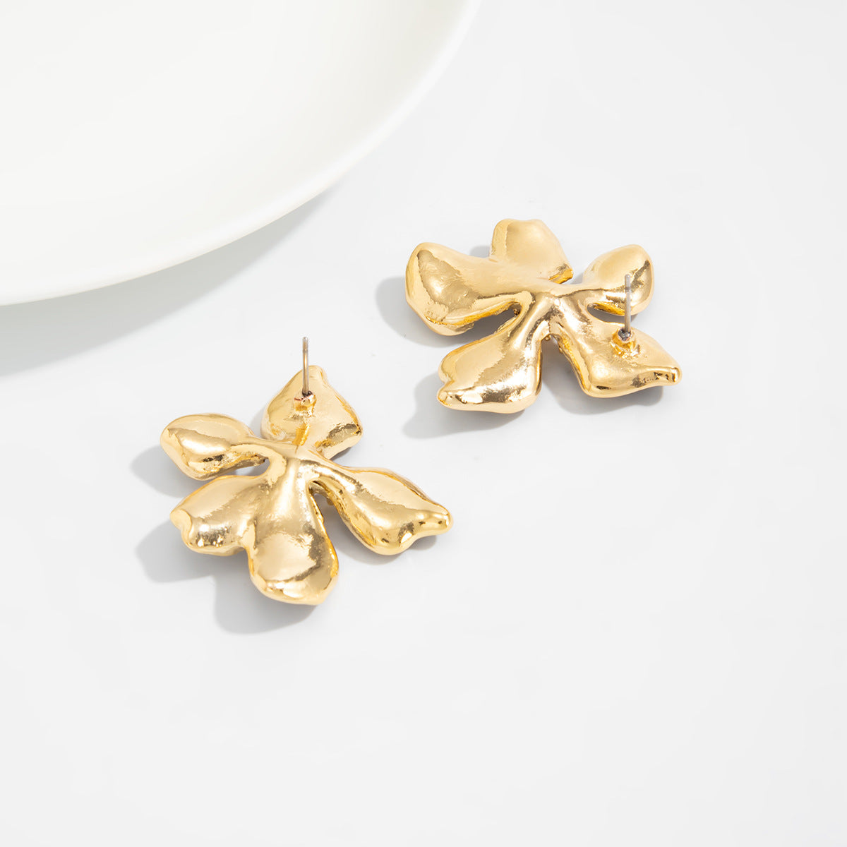 Planderful Vienna Verve 3D Metal Flower Stud Earrings For Women Premium Retro Statement Jewelry