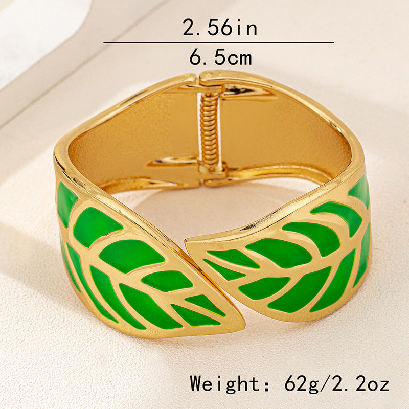 Planderful Vienna Verve Bracelet – Fashionable Metal Design with Green Leaves