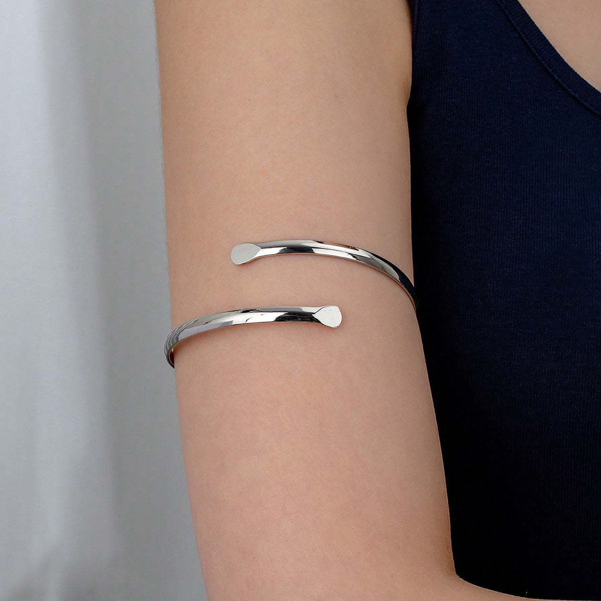 Planderful Vienna Verve Bracelet – Stylish Minimalist Metal Design