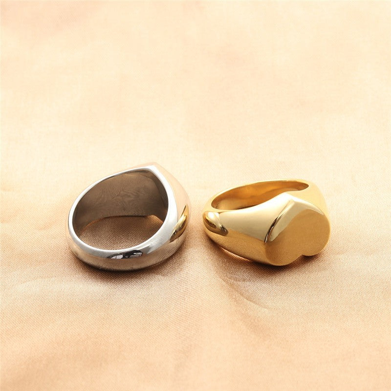 Stylish Titanium Steel Heart Ring - Retro Chic Wedding Accessory for Girls