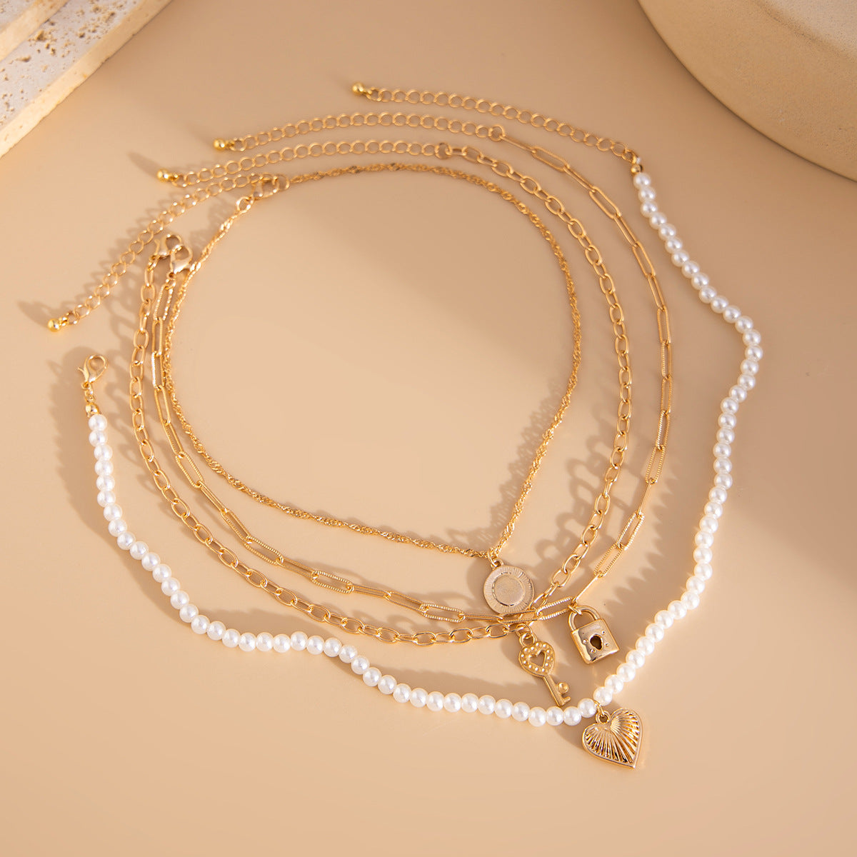 Planderful Vienna Verve Necklace – Elegant Pearl and Rose Bow Design