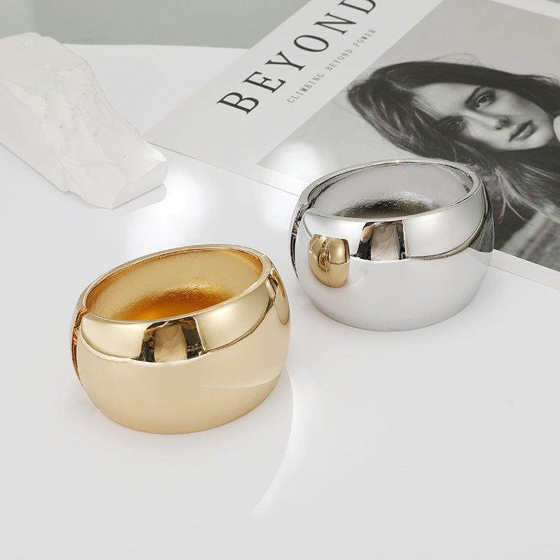 Vienna Verve Circle Bracelet - Elegant Zinc Alloy Jewelry