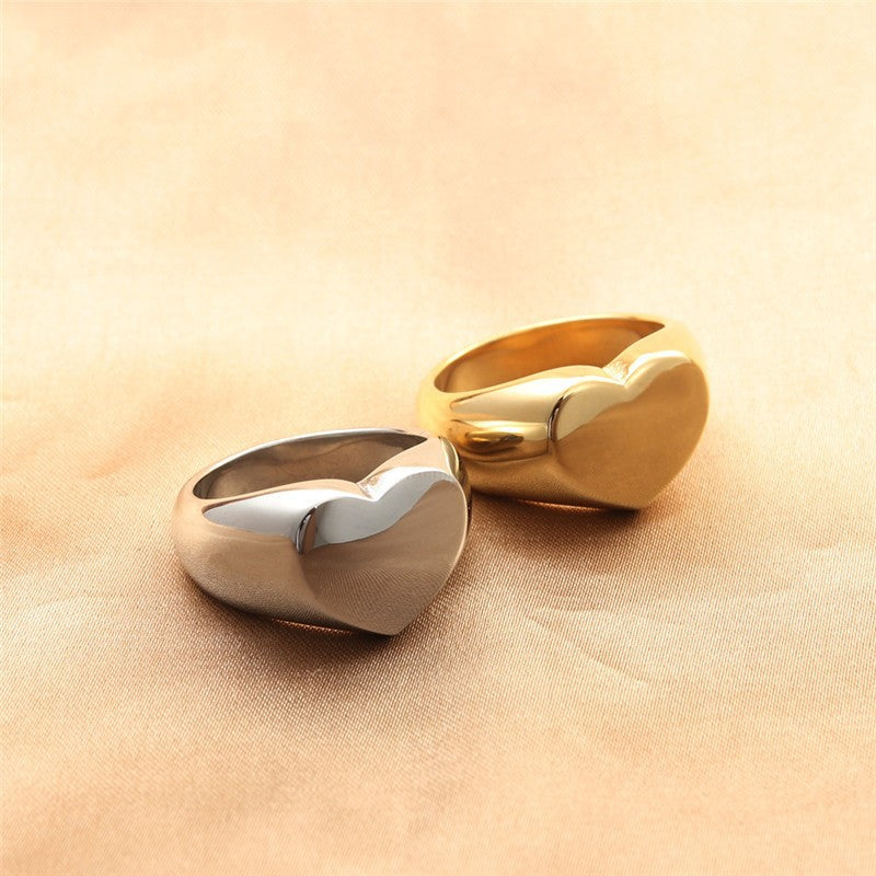 Stylish Titanium Steel Heart Ring - Retro Chic Wedding Accessory for Girls