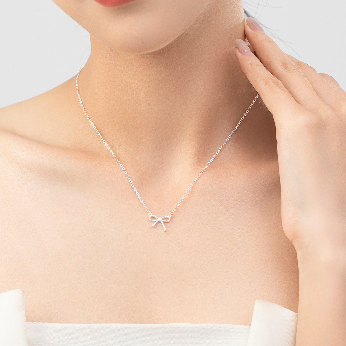 925 Sterling Silver Bow Necklace