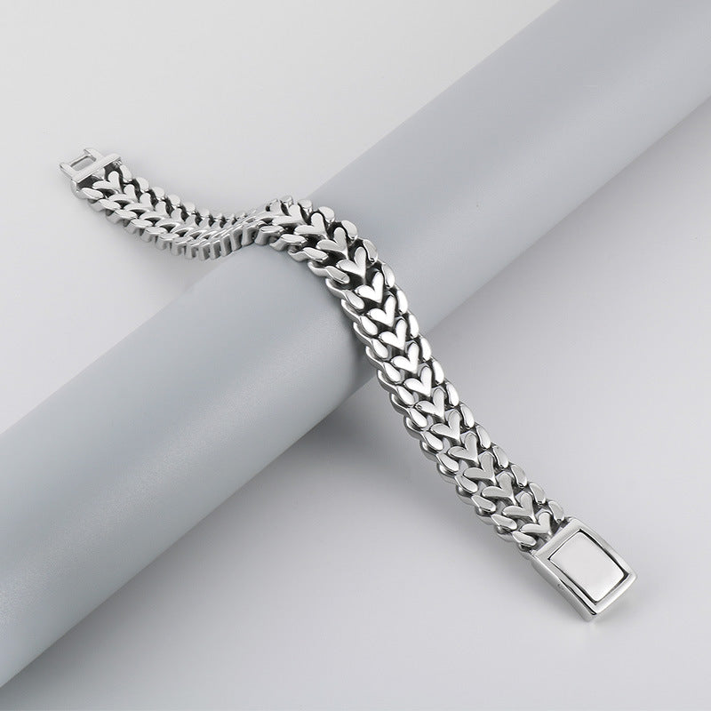 Custom Heart-Shaped Titanium Steel Men's Bracelet - European and American Style with a Simple and Fashionable Design