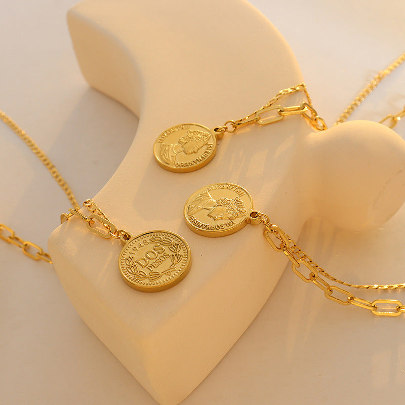 Regal Queen's Charm Necklace - Elegant Round Pendant Chain for Women's Fashion Jewelry