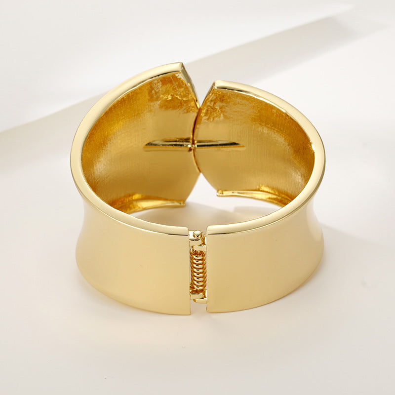 Elegant Vienna Verve Gold Bracelet with Unique Design