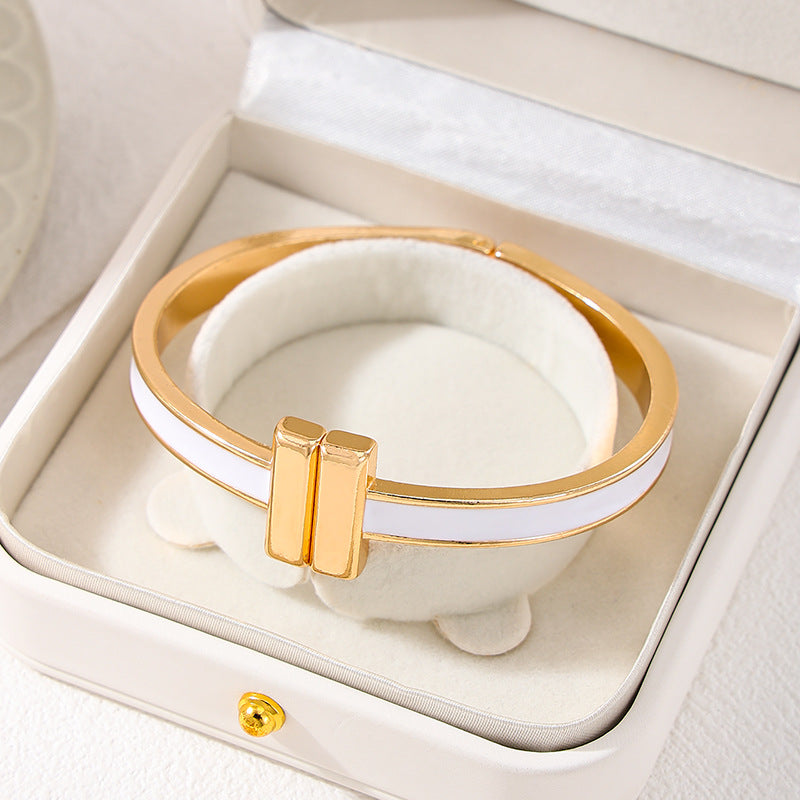 Planderful Vienna Verve Bracelet – Simple and Versatile Metal Design