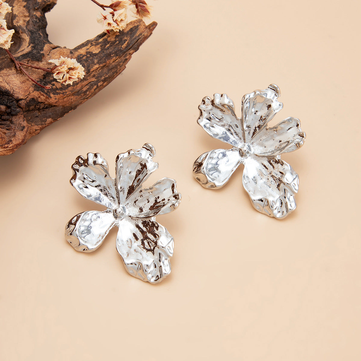 Planderful Vienna Verve 3D Metal Flower Stud Earrings For Women Premium Retro Statement Jewelry