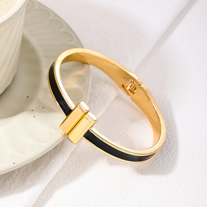 Planderful Vienna Verve Bracelet – Simple and Versatile Metal Design