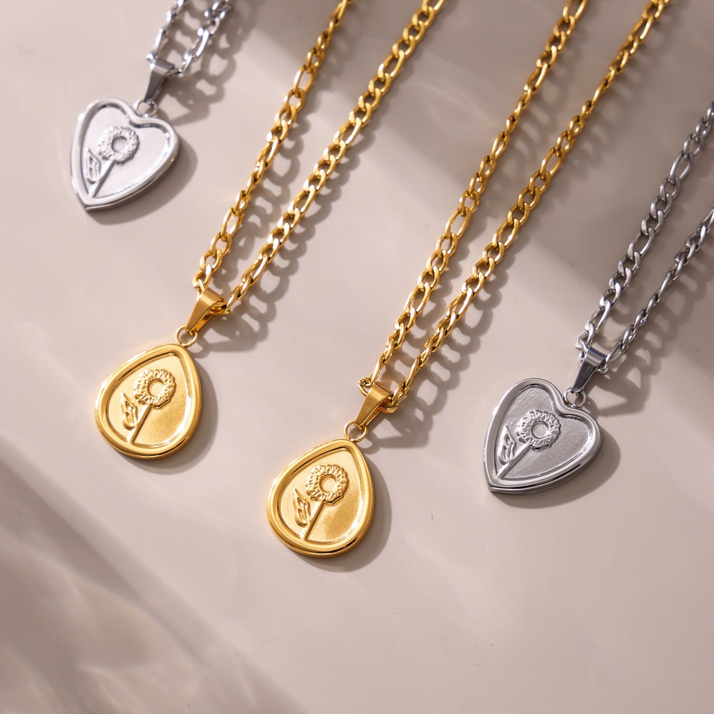 Planderful Love Flower Pendant Necklace 18K Gold For Women