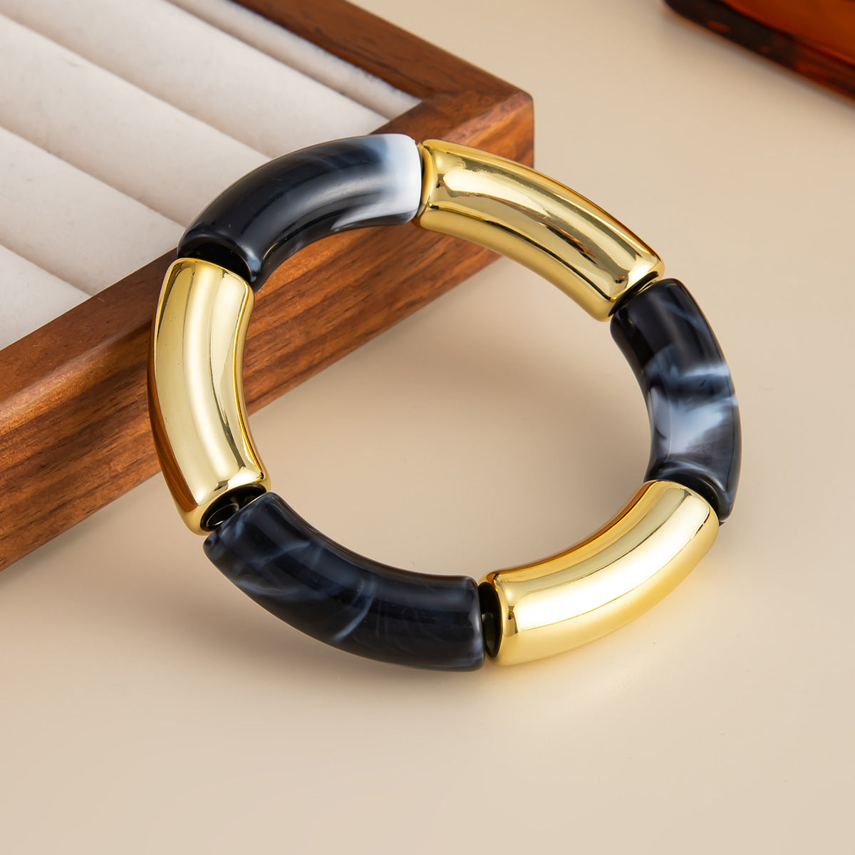 Planderful Vienna Verve Leopard Print Elastic Bracelet For Fashion Forward Women Retro Statement Jewelry