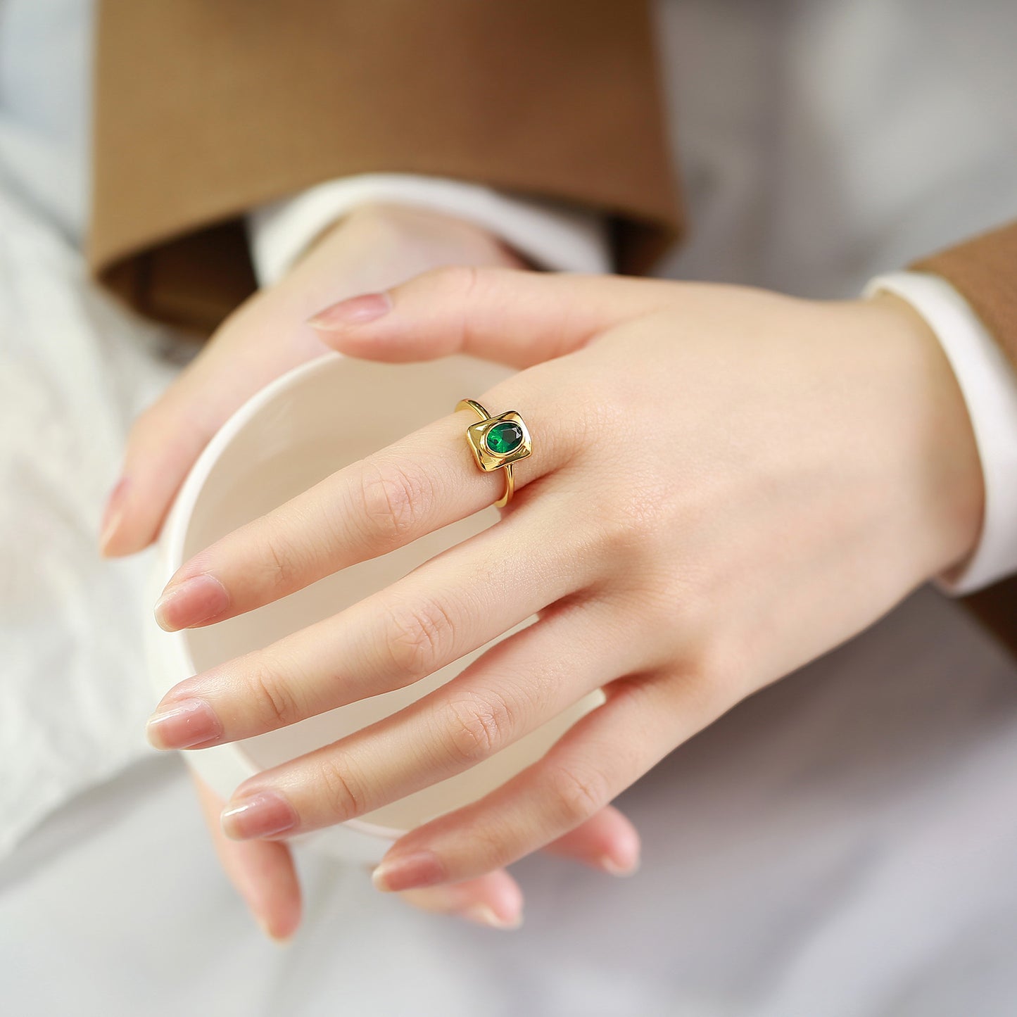 Copper Female Personality Niche Inlaid Green Zircon Ring