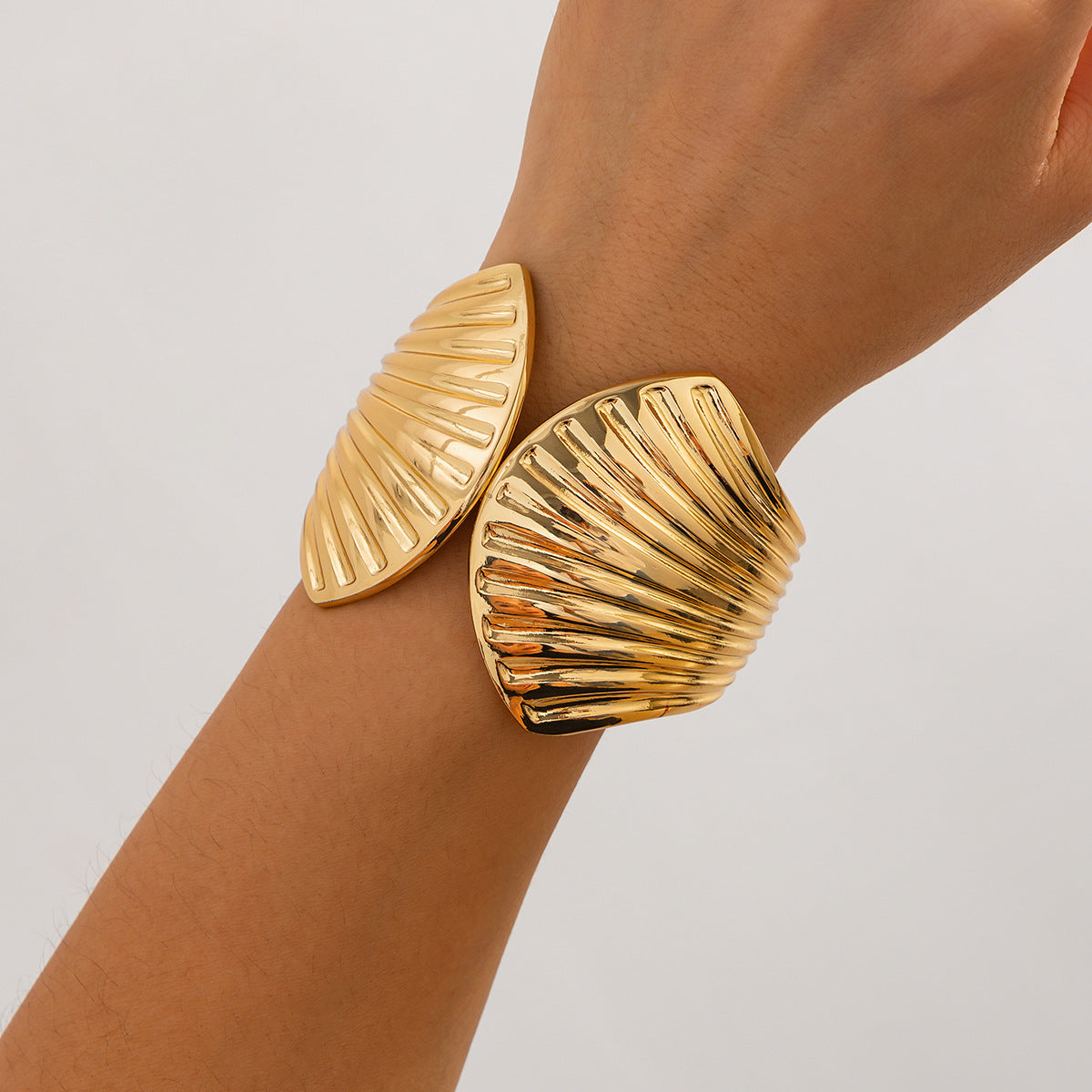 Personalized Alloy Scallop Shell Bracelet Planderful Vienna Verve For Women Statement Jewelry