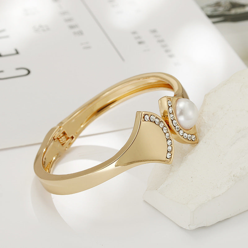 Rose Gold Fan-Shaped Bracelet for Women from Planderful Collection