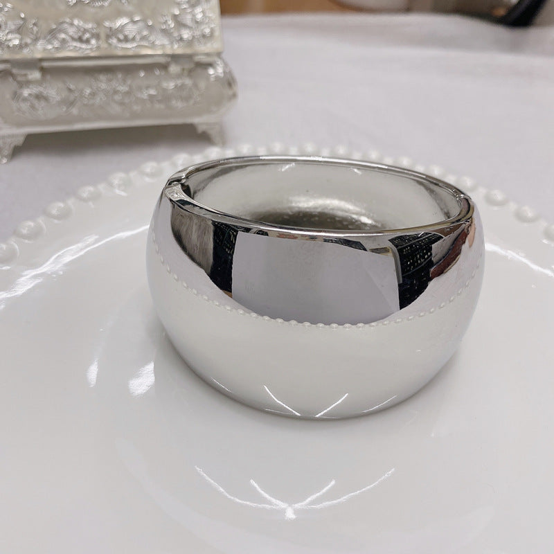 Chic European Style Zinc Alloy Wide Plate Bangle Bracelet - Vienna Verve Collection