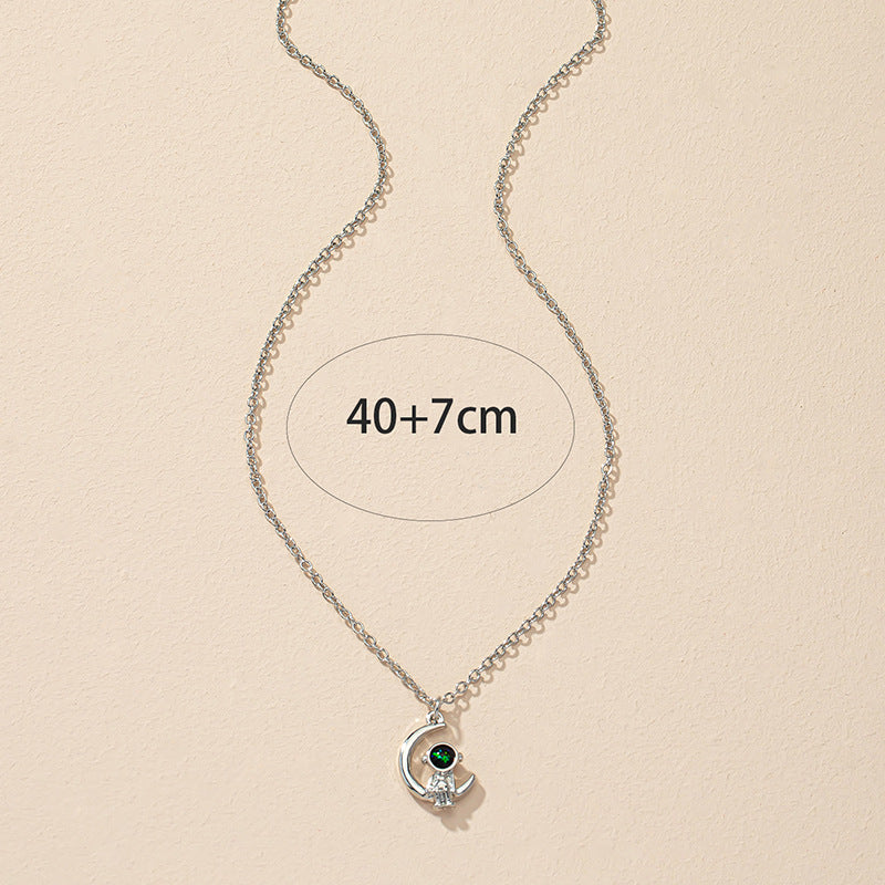 Vienna Verve: Stylish Astronaut Pendant Necklace with Street Photo Design