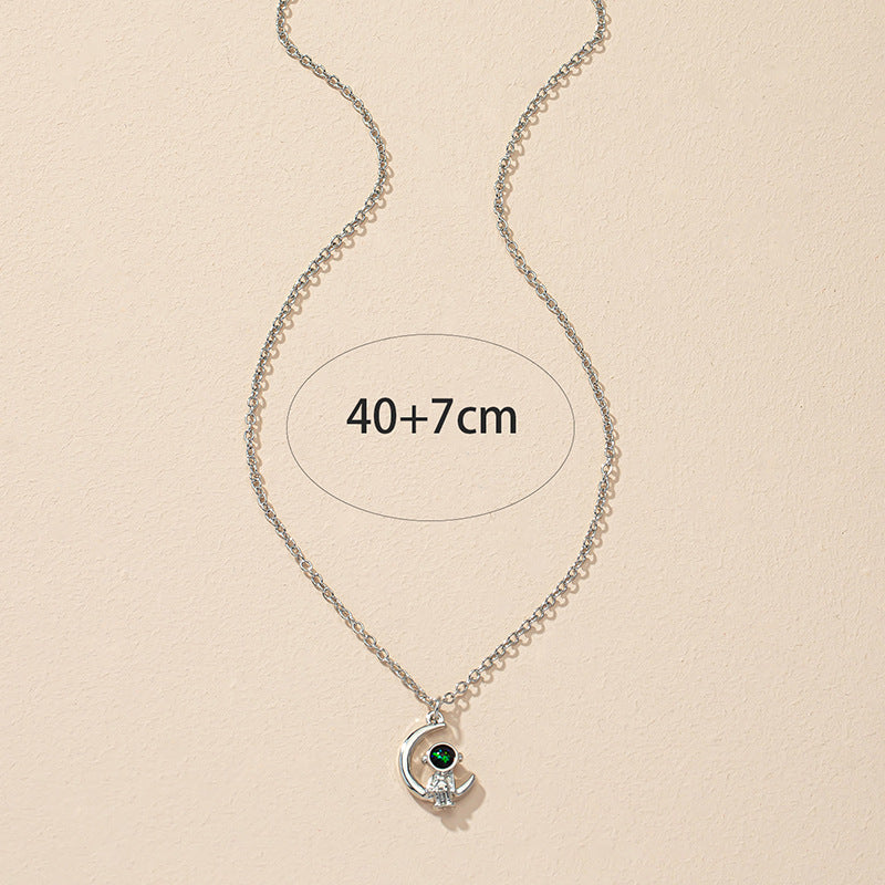 Vienna Verve: Stylish Astronaut Pendant Necklace with Street Photo Design