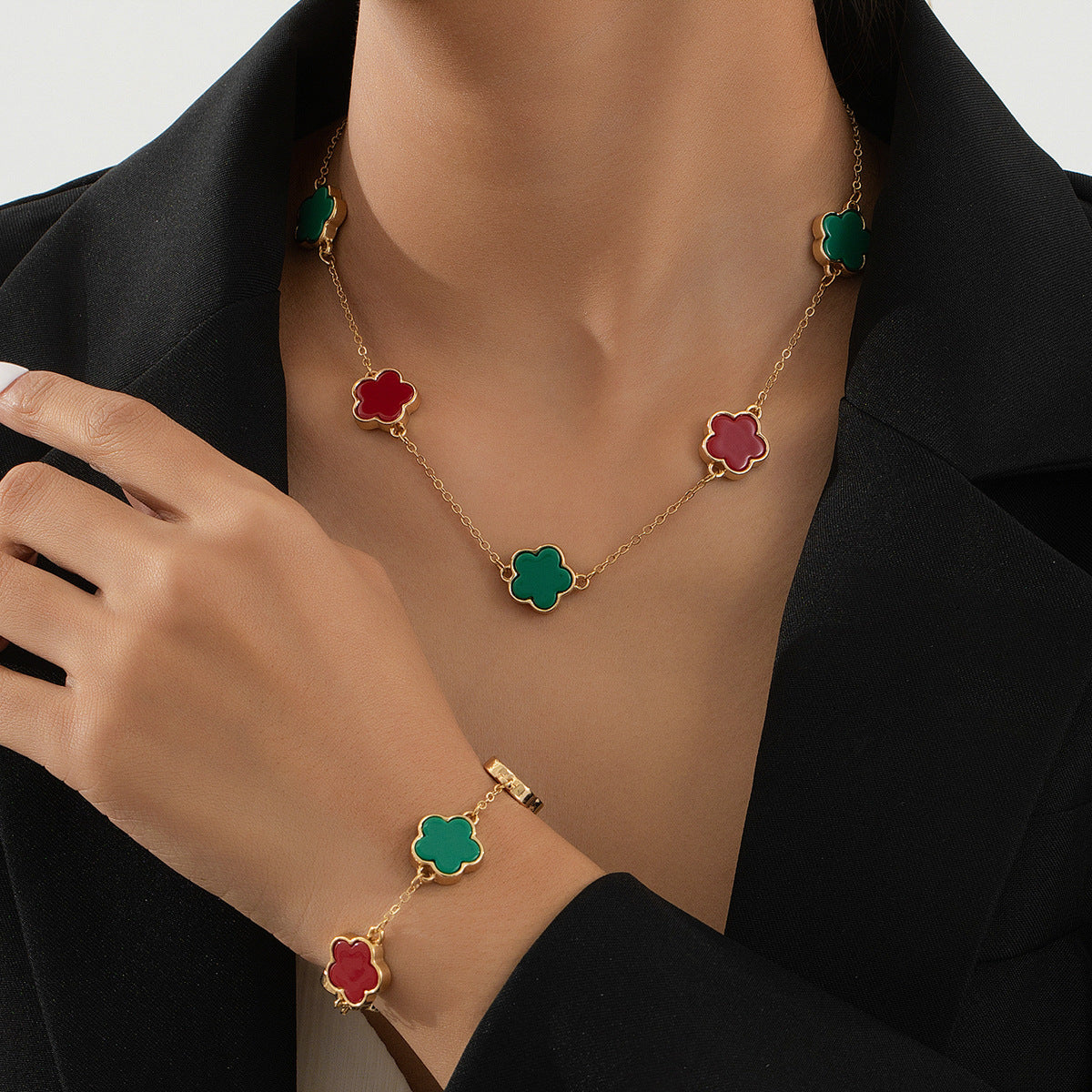 Fashionable Five Leaf Clover Necklace Bracelet Set for Women