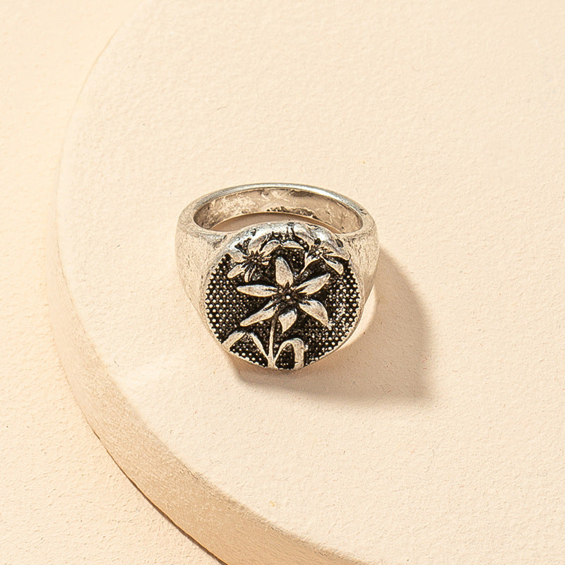 European & American Jewelry Handcrafted Ring with Floral Design