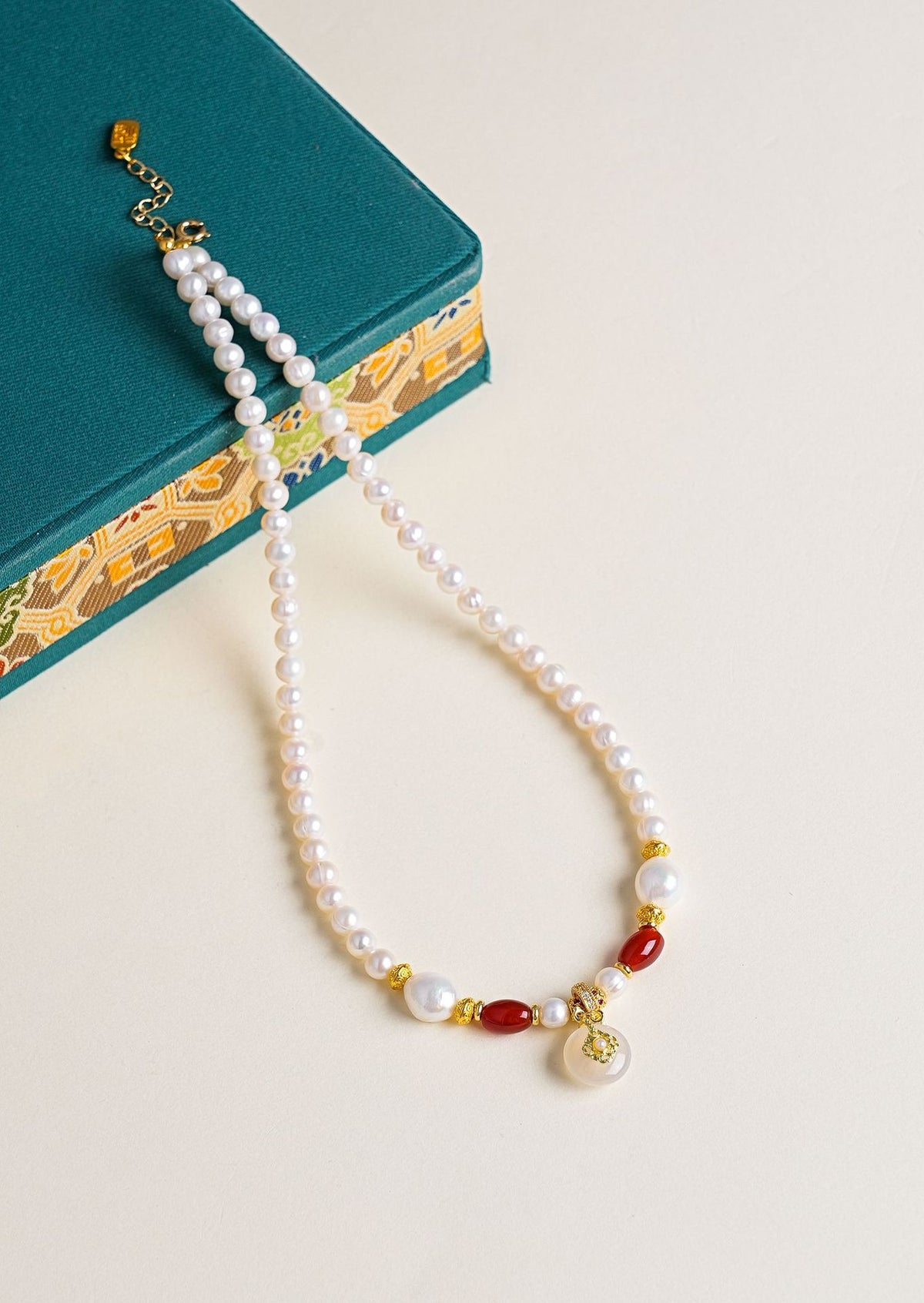 Freshwater Pearl Agate Pearl Peace Buckle Pendant Necklace
