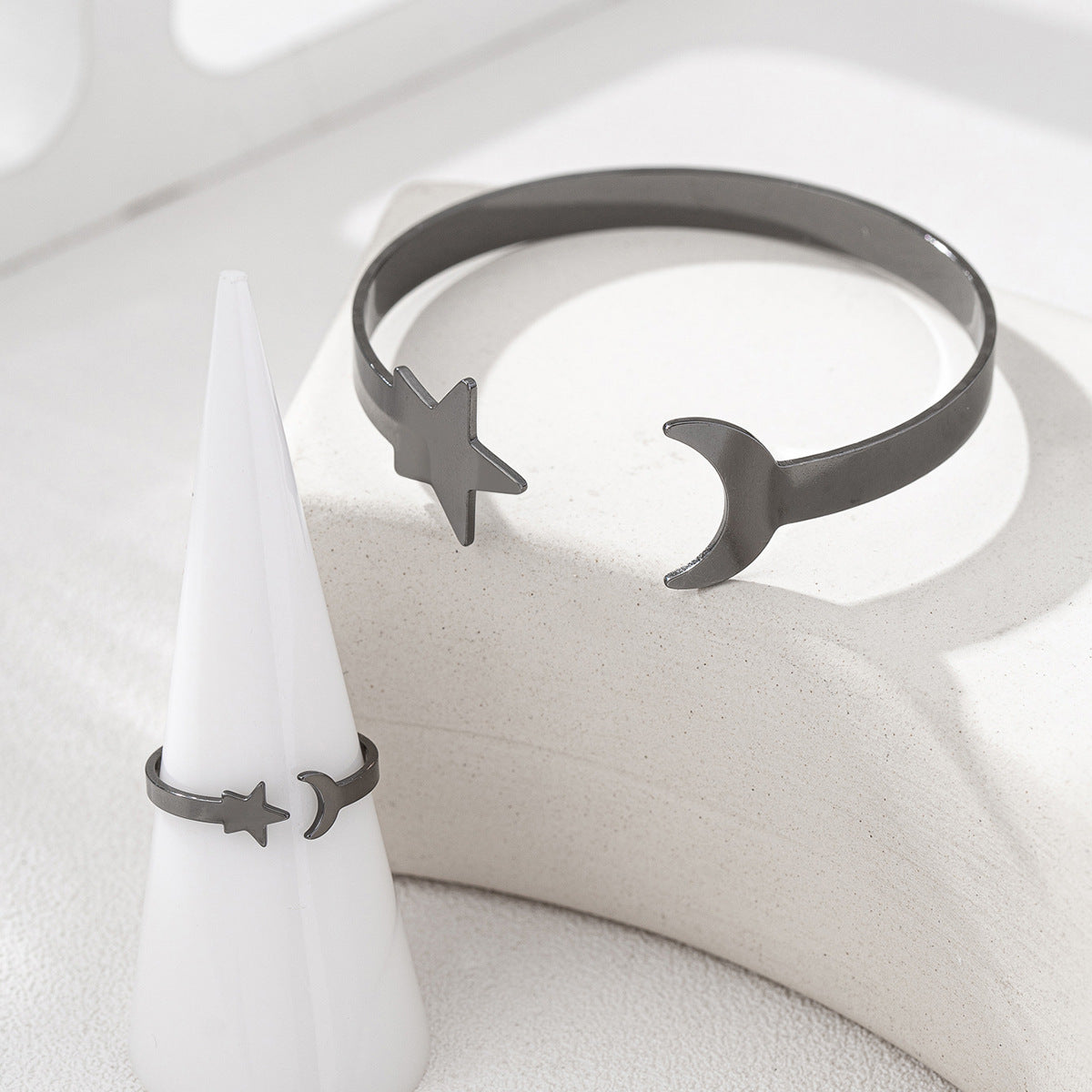Fashionable Metal Star Moon Bracelet and Ring Set for Women