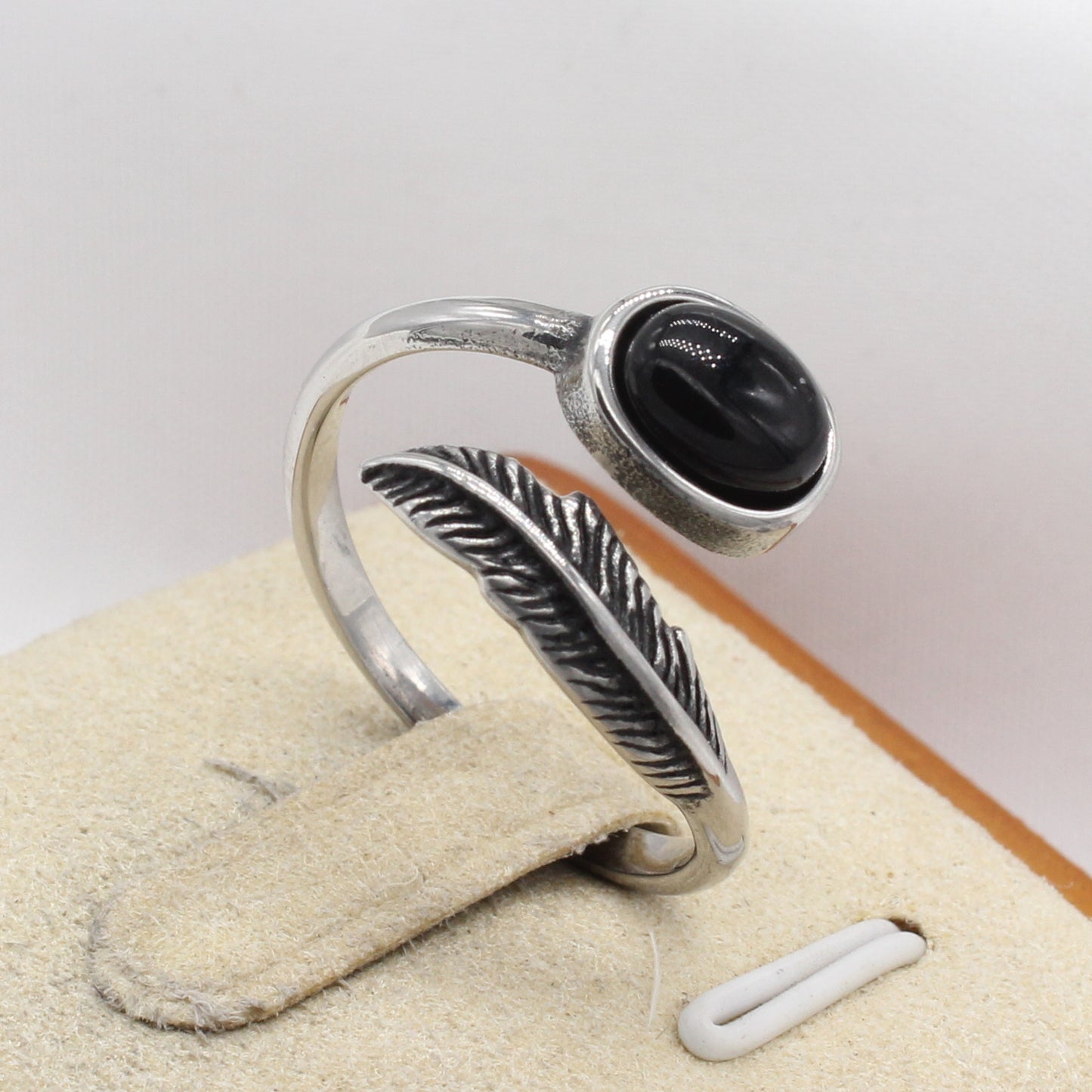 Planderful Everyday Genie – European and American Personalized Retro Feather Titanium Steel Men's Ring