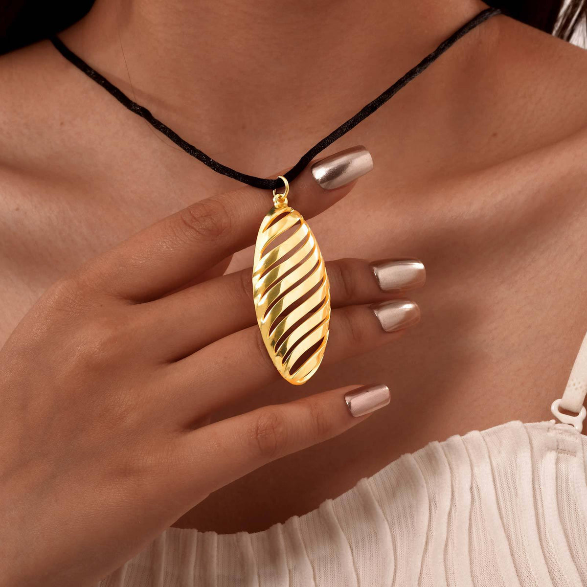 Titanium Steel – Stainless Steel Geometric Oval Pentagram Conch Leaf Pendant Necklace Gold
