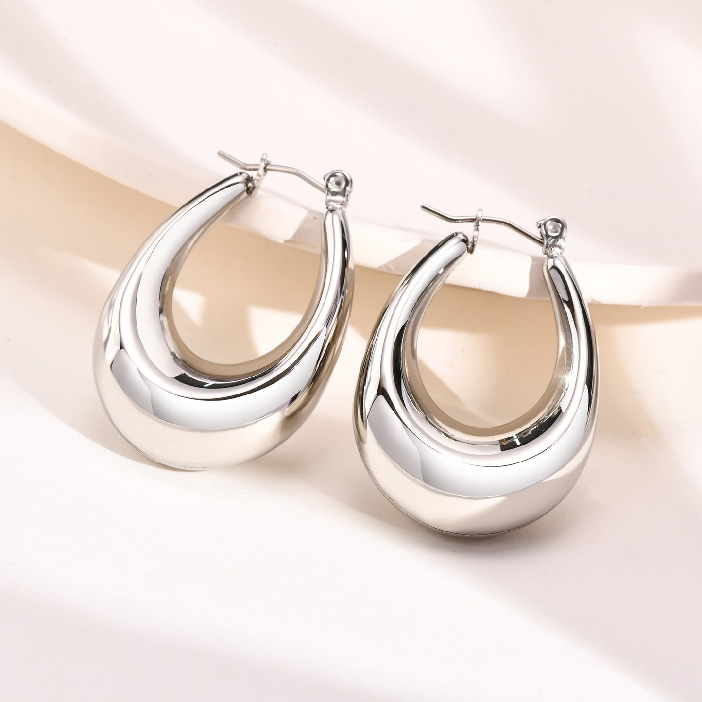 European And American Earrings Silver Simple Hollow Jewelry Wholesale