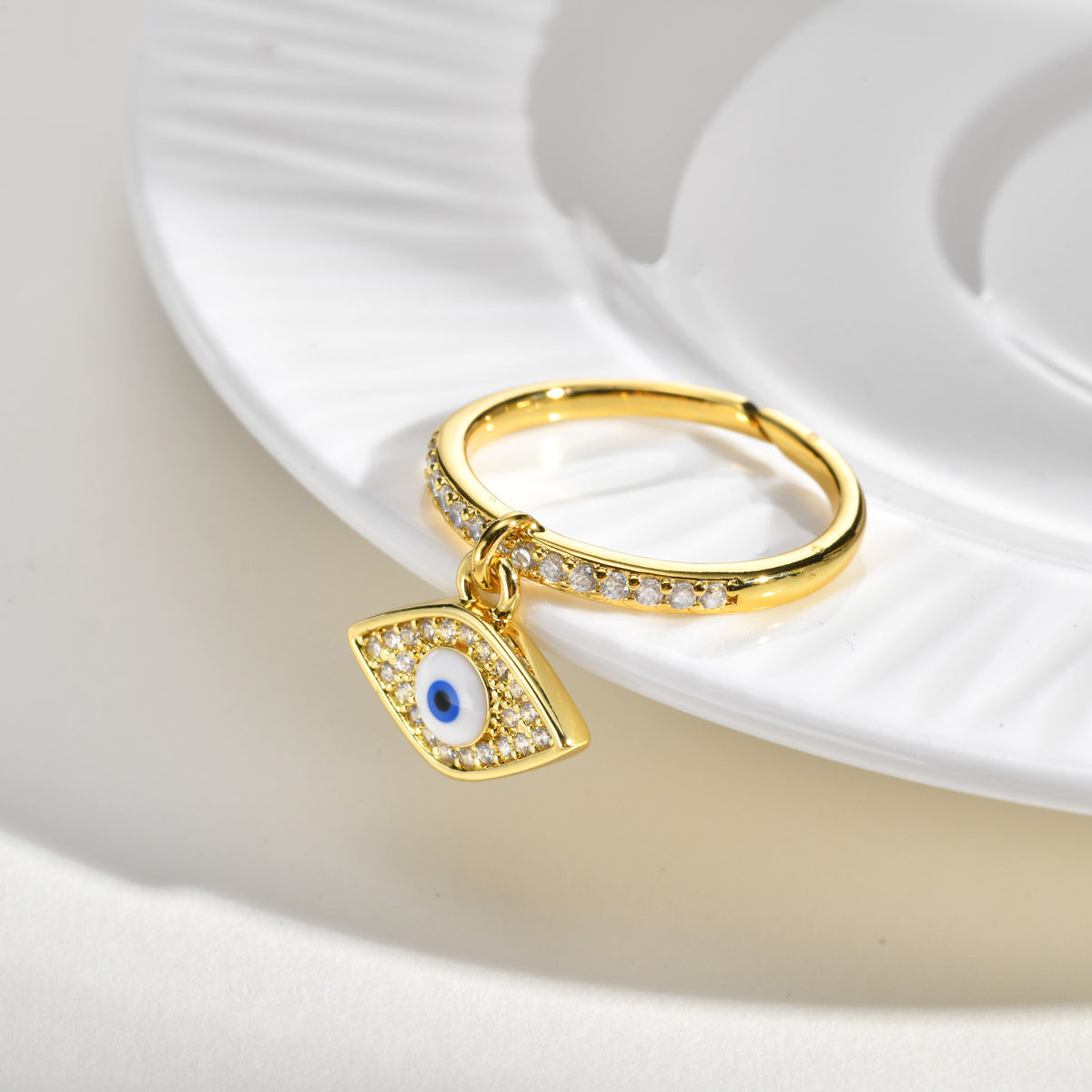 Copper Material Is Hot In Europe & The United States – & The Micro-Inlaid Zircon Ring