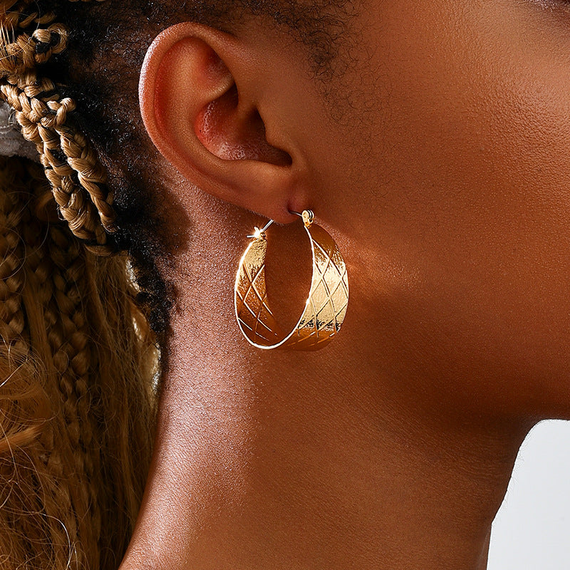 Planderful Vienna Verve Earrings – Fashionable Metal Wide-Faced Design