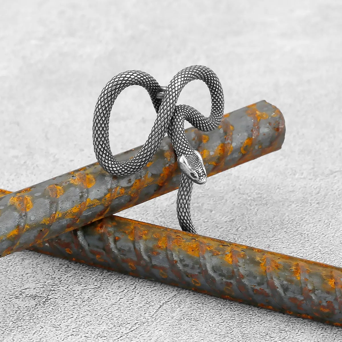 1. Planderful Retro Gothic Snake-Shaped Pendant Necklace in Durable Titanium Steel for Stylish and Personality-Driven Men