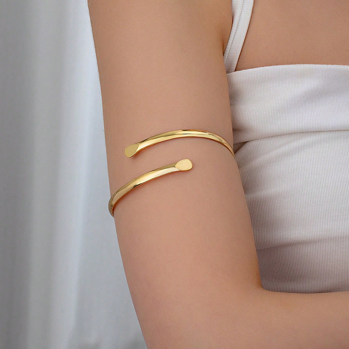 Planderful Vienna Verve Bracelet – Stylish Minimalist Metal Design