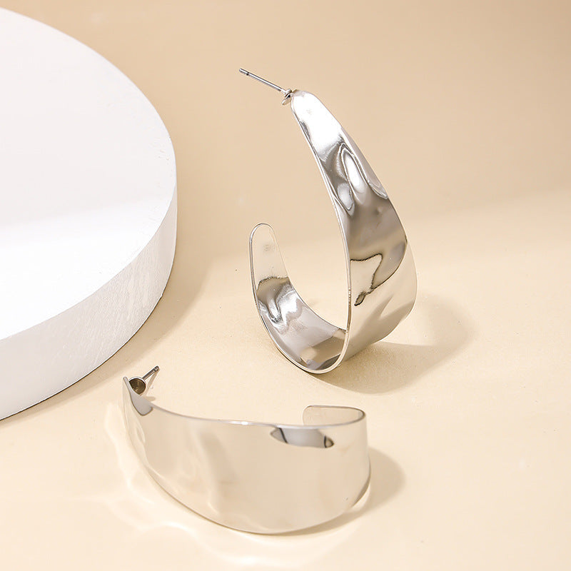 Exaggerated Metallic Crescent Earrings with a Retro Twist