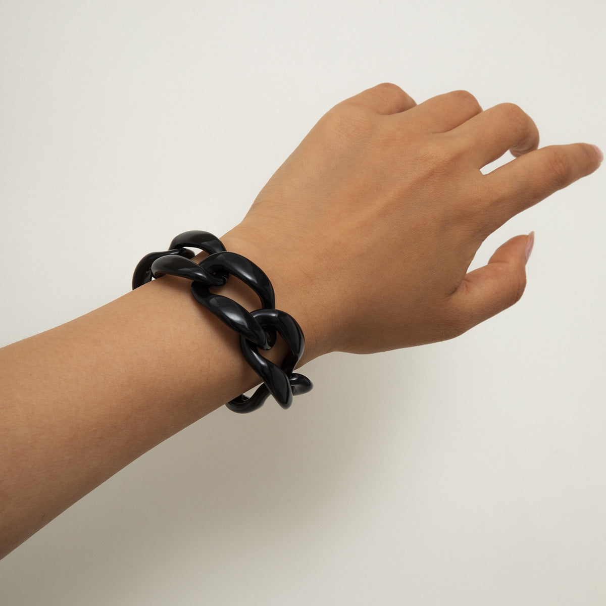 Planderful Thick Chain Button Acrylic Bracelet Personalized Bold Statement for Punk Jewelry Fans